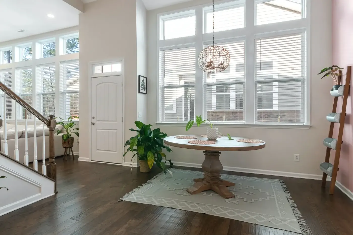 Wood Blind Weight and Slat Size: A New Palestine Buying Guide